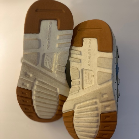 Boys New Balance Shoes size - Picture 2 of 9